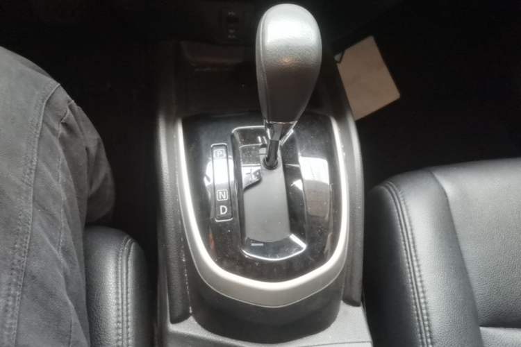 Used Nissan Qashqai 2016 2.0L CVT Elite Edition Gear Lever