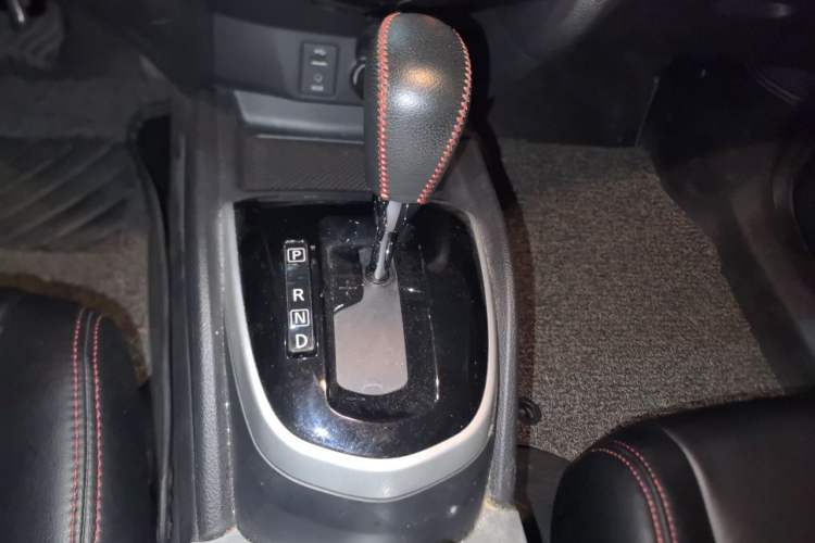 Used Nissan Qashqai 2016 2.0L CVT Elite Edition Gear Lever
