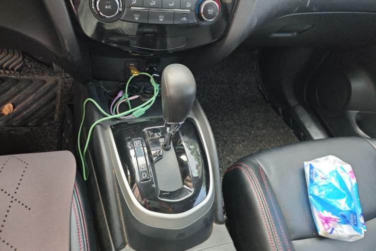 Used Nissan Qashqai 2016 2.0L CVT Elite Edition Gear Lever