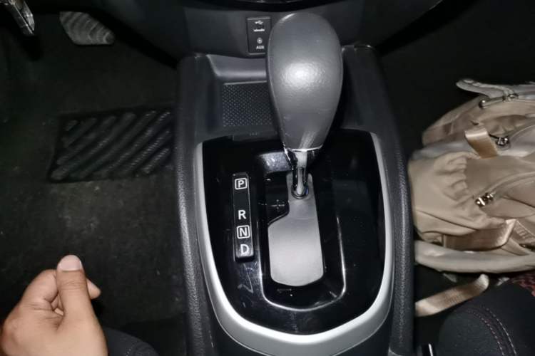 Used Nissan Qashqai 2016 2.0L CVT Elite Edition Gear Lever