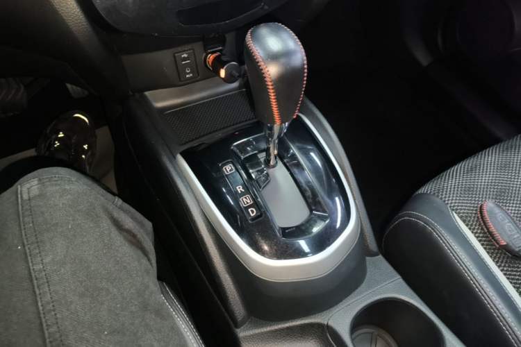 Used Nissan Qashqai 2016 2.0L CVT Luxury Edition Gear Lever