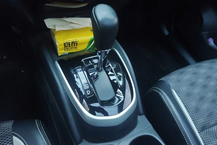Used Nissan Qashqai 2016 2.0L CVT Luxury Edition Gear Lever