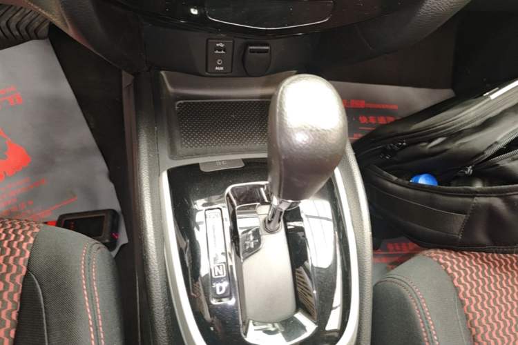 Used Nissan Qashqai 2016 2.0L CVT Elite Edition Gear Lever