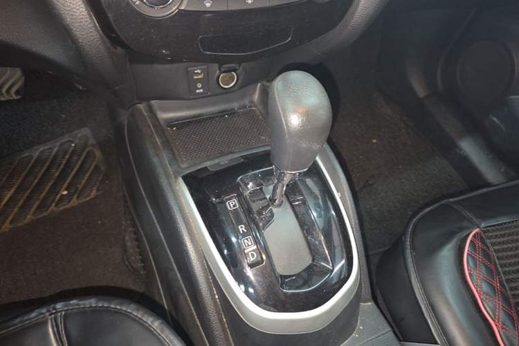 Used Nissan Qashqai 2016 2.0L CVT Elite Edition Gear Lever