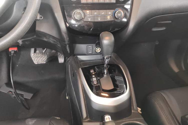 Used Nissan Qashqai 2016 2.0L CVT Elite Edition Gear Lever
