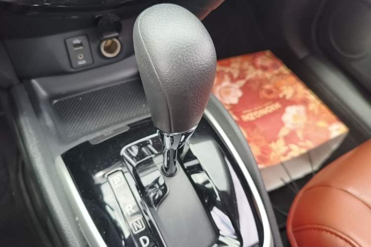 Used Nissan Qashqai 2016 2.0L CVT Elite Edition Gear Lever