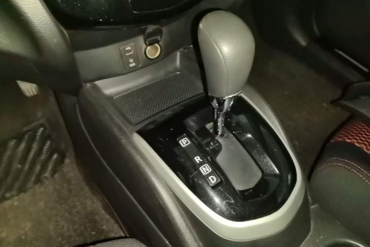 Used Nissan Qashqai 2016 2.0L CVT Elite Edition Gear Lever