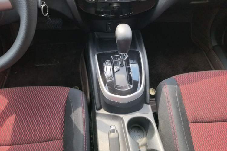Used Nissan Qashqai 2016 2.0L CVT Elite Edition Gear Lever
