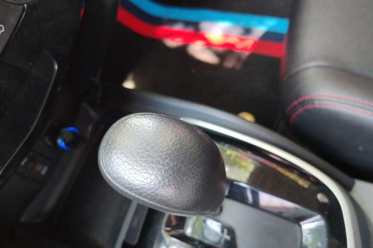 Used Nissan Qashqai 2016 2.0L CVT Elite Edition Gear Lever