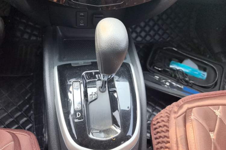 Used Nissan Qashqai 2016 2.0L CVT Elite Edition Gear Lever