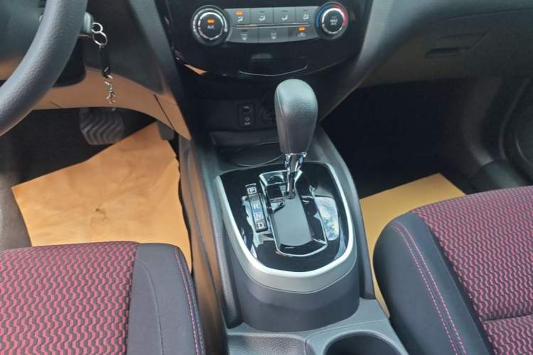 Used Nissan Qashqai 2016 2.0L CVT Elite Edition Gear Lever