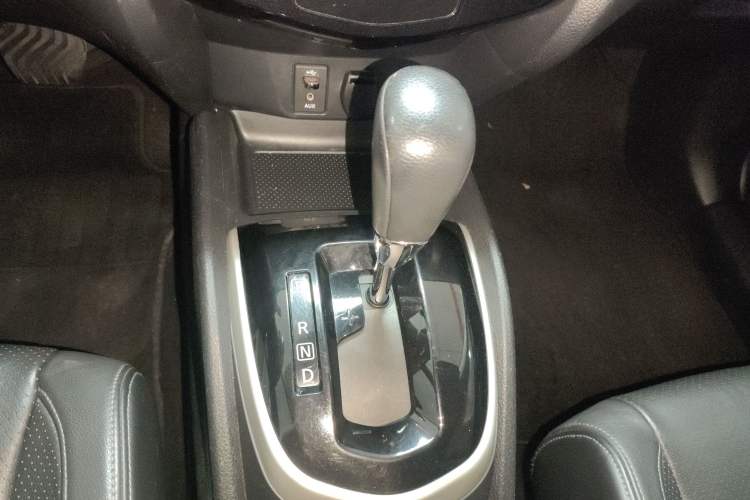Used Nissan Qashqai 2016 2.0L CVT Deluxe Edition Gear Lever