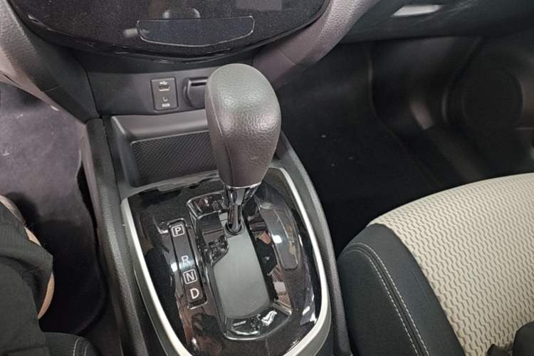 Used Nissan Qashqai 2016 2.0L CVT Elite Edition Gear Lever
