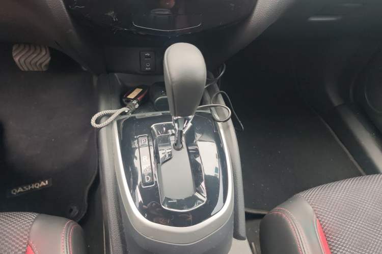 Used Nissan Qashqai 2016 2.0L CVT Luxury Edition Gear Lever