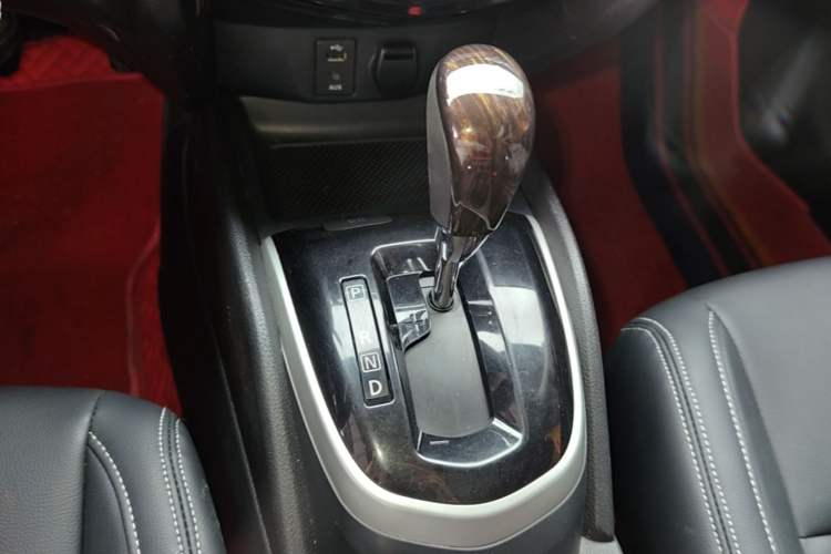Used Nissan Qashqai 2016 2.0L CVT Elite Edition Gear Lever