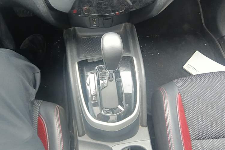 Used Nissan Qashqai 2016 2.0L CVT Luxury Edition Gear Lever