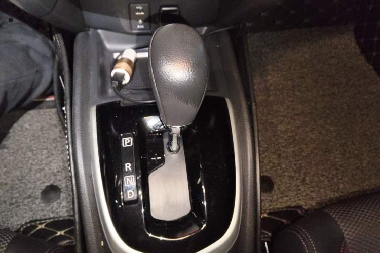 Used Nissan Qashqai 2016 2.0L CVT Luxury Edition Gear Lever