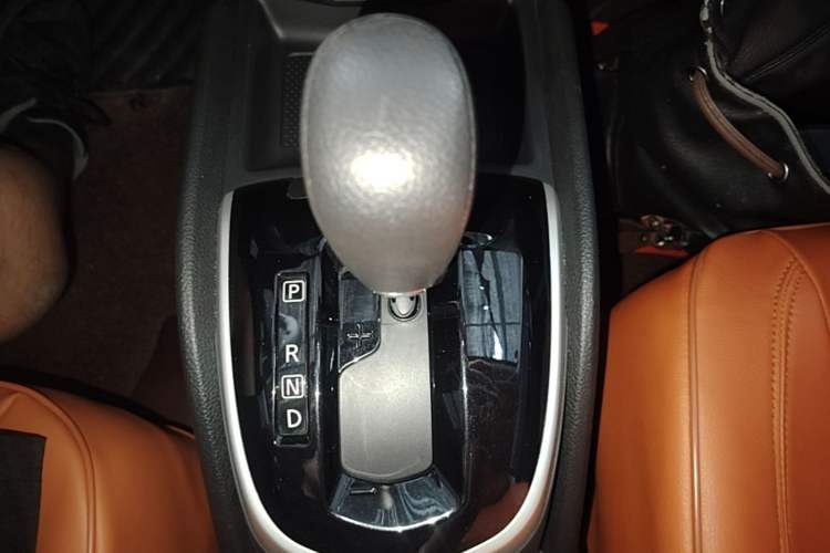 Used Nissan Qashqai 2016 2.0L CVT Elite Edition Gear Lever