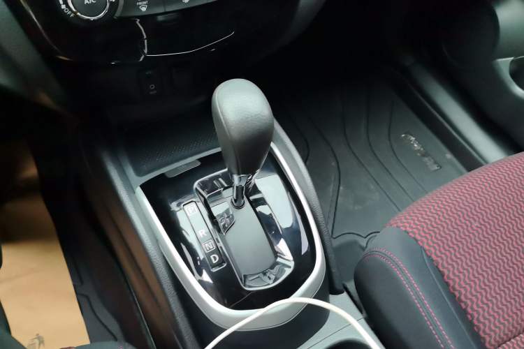 Used Nissan Qashqai 2016 2.0L CVT Elite Edition Gear Lever