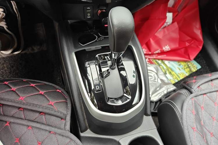 Used Nissan Qashqai 2016 2.0L CVT Luxury Edition Gear Lever