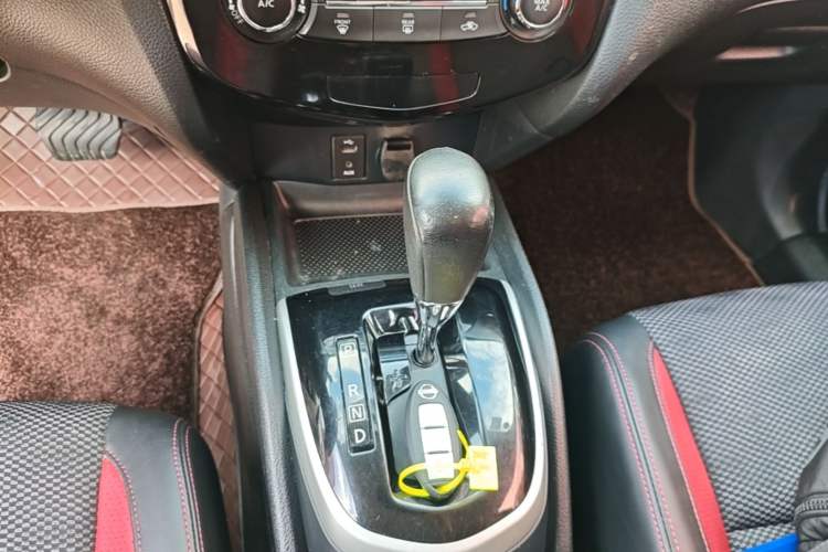 Used Nissan Qashqai 2016 2.0L CVT Luxury Edition Gear Lever
