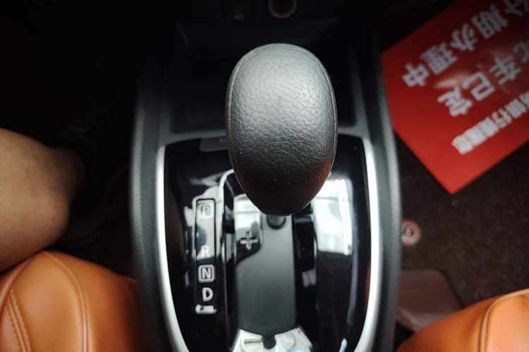 Used Nissan Qashqai 2016 2.0L CVT Elite Edition Gear Lever