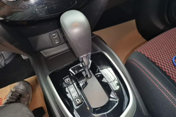 Used Nissan Qashqai 2016 2.0L CVT Elite Edition Gear Lever