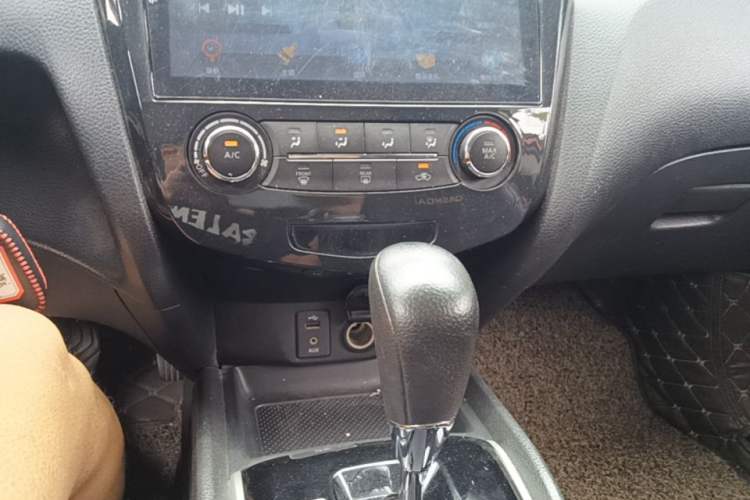 Used Nissan Qashqai 2016 2.0L CVT Elite Edition Gear Lever