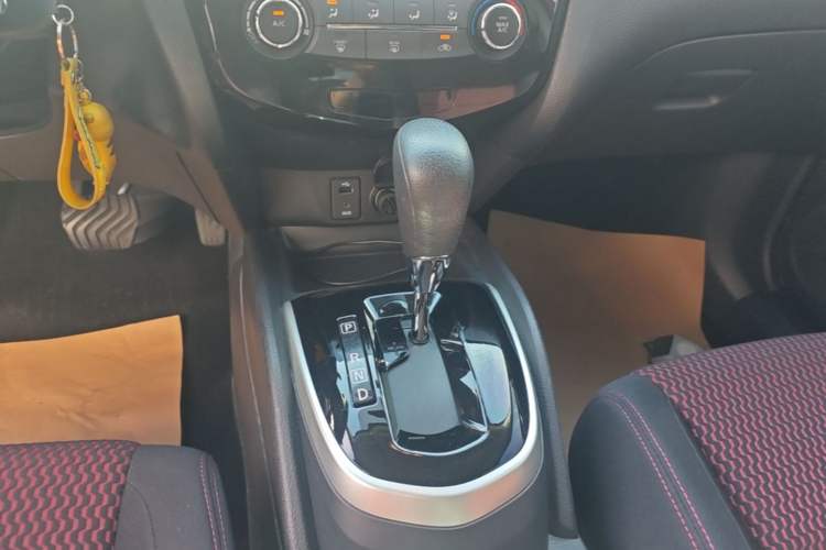 Used Nissan Qashqai 2016 2.0L CVT Elite Edition Gear Lever