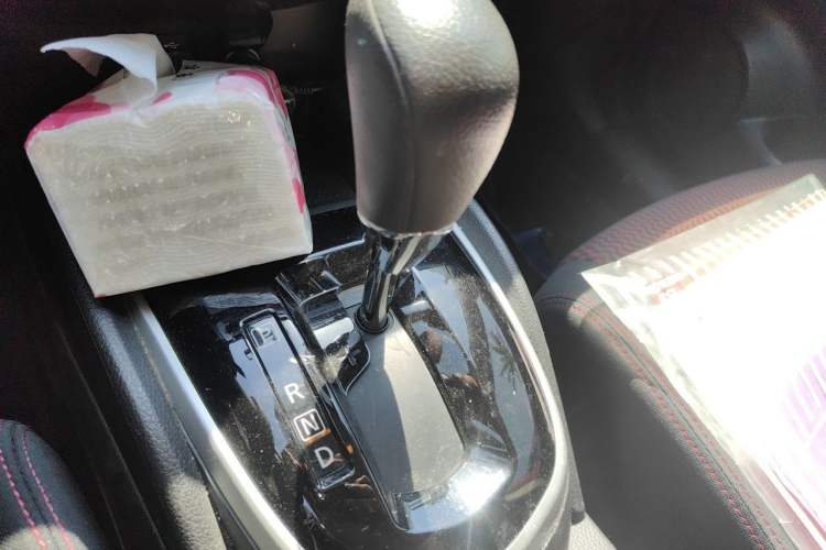 Used Nissan Qashqai 2016 2.0L CVT Elite Edition Gear Lever