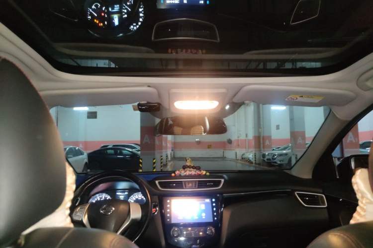 Used Nissan Qashqai 2016 2.0L CVT Luxury Edition Headliner