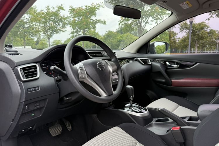 Used Nissan Qashqai 2016 2.0L CVT Elite Edition Interior 10