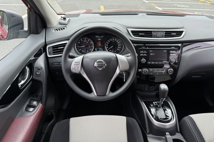 Used Nissan Qashqai 2016 2.0L CVT Elite Edition Interior 12