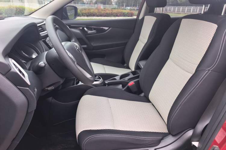 Used Nissan Qashqai 2016 2.0L CVT Elite Edition Interior 12