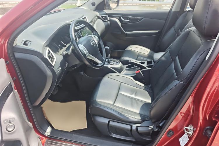 Used Nissan Qashqai 2016 2.0L CVT Deluxe Edition Interior 2