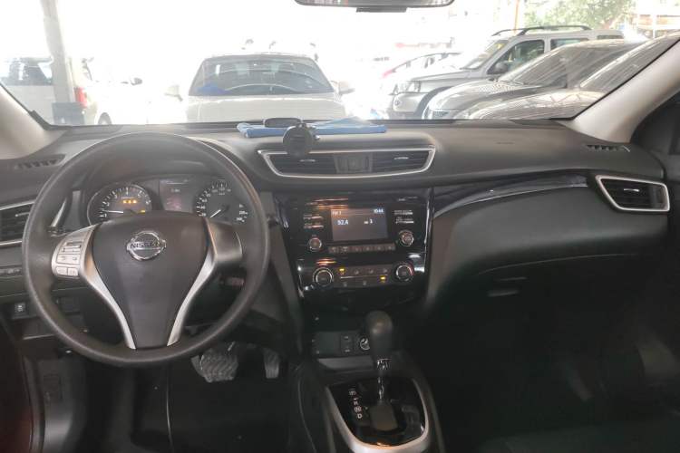 Used Nissan Qashqai 2016 2.0L CVT Elite Edition Interior 2