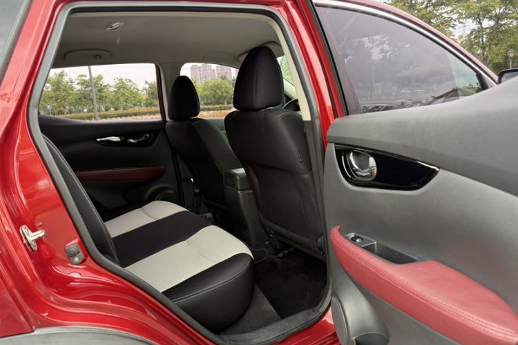 Used Nissan Qashqai 2016 2.0L CVT Elite Edition Interior 3