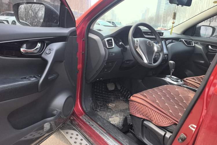 Used Nissan Qashqai 2016 2.0L CVT Elite Edition Interior 3