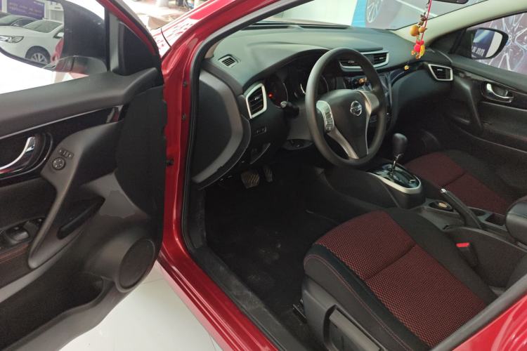 Used Nissan Qashqai 2016 2.0L CVT Elite Edition Interior 3