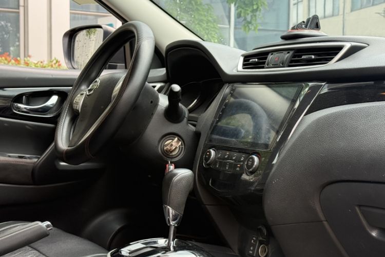 Used Nissan Qashqai 2016 2.0L CVT Elite Edition Interior 3