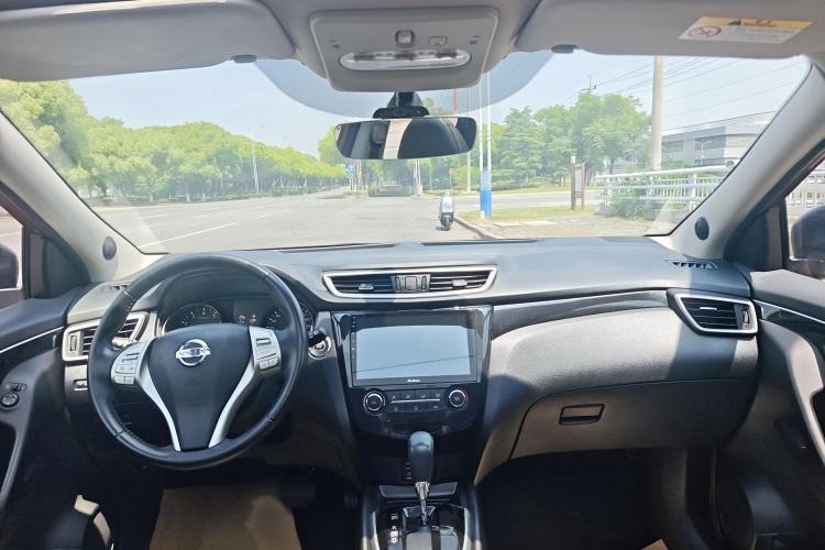 Used Nissan Qashqai 2016 2.0L CVT Deluxe Edition Interior 4