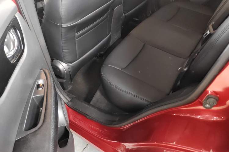 Used Nissan Qashqai 2016 2.0L CVT Elite Edition Interior 4