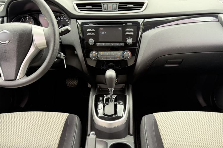 Used Nissan Qashqai 2016 2.0L CVT Elite Edition Interior 4