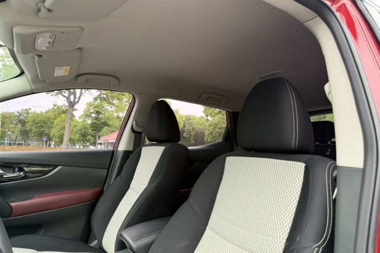 Used Nissan Qashqai 2016 2.0L CVT Elite Edition Interior 6