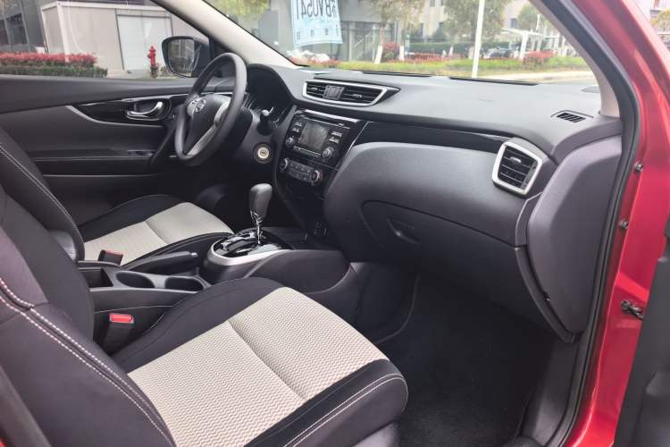 Used Nissan Qashqai 2016 2.0L CVT Elite Edition Interior 6