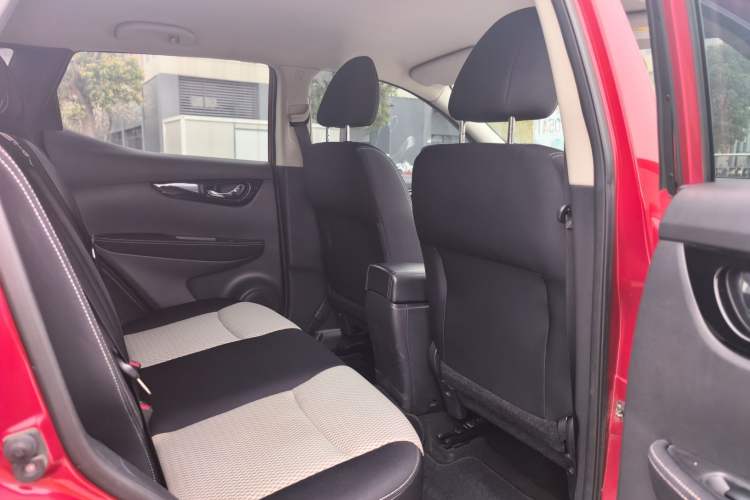 Used Nissan Qashqai 2016 2.0L CVT Elite Edition Interior 8