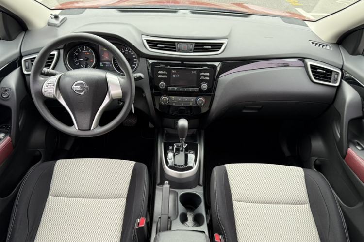 Used Nissan Qashqai 2016 2.0L CVT Elite Edition Interior 9