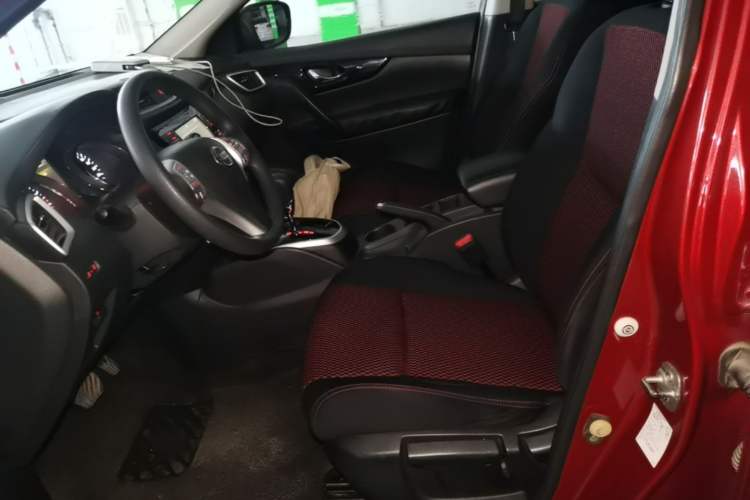 Used Nissan Qashqai 2016 2.0L CVT Elite Edition Left Front Seat