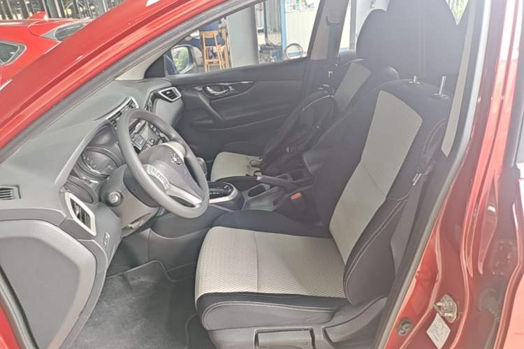 Used Nissan Qashqai 2016 2.0L CVT Elite Edition Left Front Seat