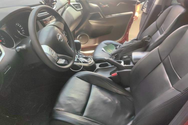 Used Nissan Qashqai 2016 2.0L CVT Elite Edition Left Front Seat